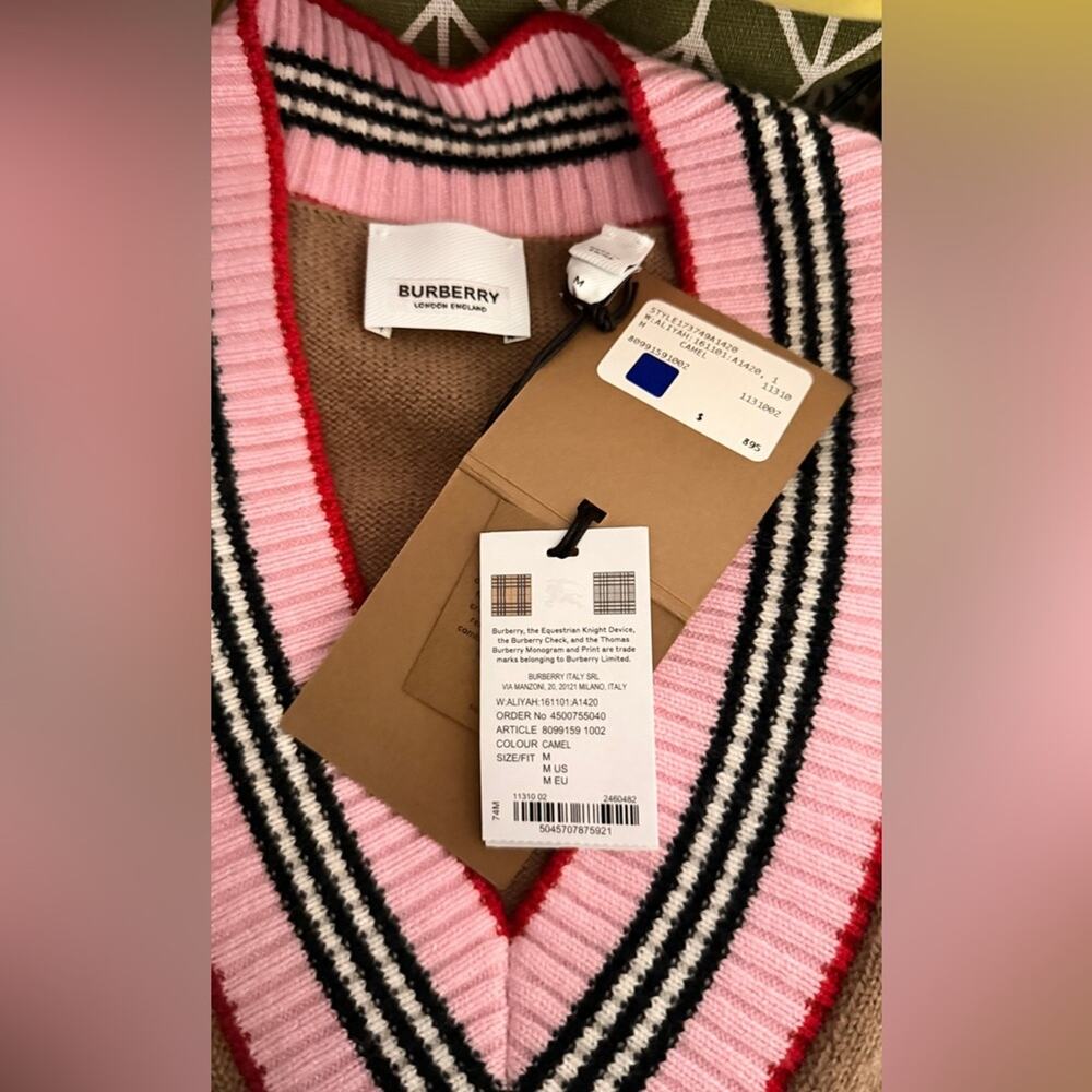Burberry Cashmere V Neck Sweater Medium New With Tags - Picture 5 of 7